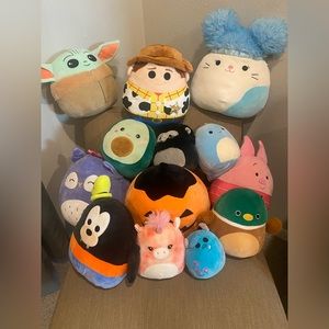 Lot of squishmallows!